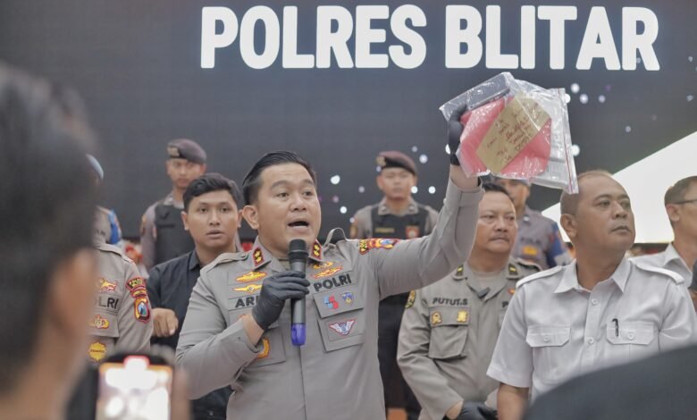 POLRES BLITAR BERHASIL AMANKAN TERSANGKA BEGAL 2 BULAN BERAKSI DI 18 TKP U3 IMG 20251014 WA0021