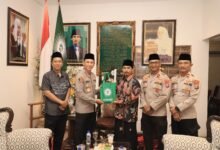 KAPOLRES KEDIRI KOTA SILATURAHMI KE PONPES KEDUNGLO WAHIDIYAH, PERKUAT SINERGI DAN DOA UNTUK KEDAMAIAN KOTA KEDIRI U3 IMG 20251014 WA0022