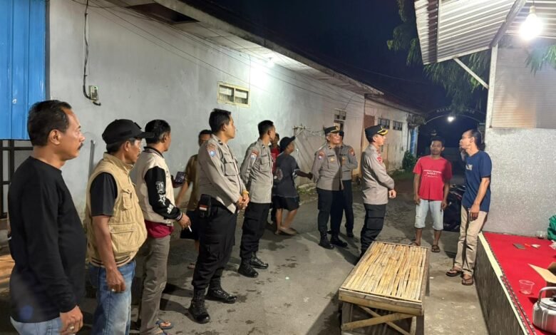 POLRES KEDIRI KOTA SOSIALISASIKAN PROGRAM UNGGULAN DIRBINMAS POLDA JATIM “SATKAMLING SIAP” DI KELURAHAN KALIOMBO U3 IMG 20251016 WA0018