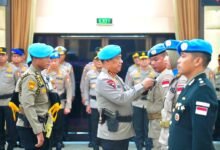 WAKAPOLRI PIMPIN UPACARA PURNA TUGAS 139 PERSONEL KONTINGEN GARUDA BHAYANGKARA, TEGASKAN KOMITMEN INDONESIA DUKUNG PERDAMAIAN DUNIA U3 IMG 20251018 WA0005