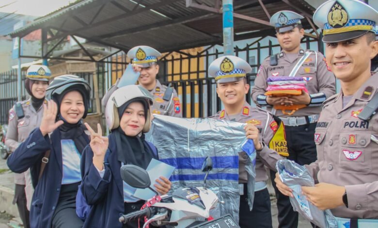 POLRES JEMBER HADIRKAN LAYANAN PUBLIK YANG CEPAT - TRANSPARAN DAN HUMANIS LEWAT PROGRAM POLANTAS MENYAPA U3 IMG 20251024 WA0001