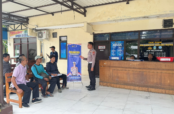 CARA BARU DI KB SAMSAT KEDIRI KOTA HADIR LEBIH DEKAT DAN HUMANIS DI TENGAH MASYARAKAT ,MELALUI &QUOT; POLANTAS MENYAPA&QUOT;. U3 SCREENSHOT 20251028 152646