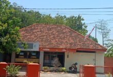 KANTOR POS PACE DISOROT: BENDERA MERAH PUTIH SOBEK DIBIARKAN BERKIBAR U6 1001298888