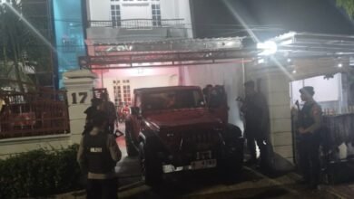 KPK GELEDAH RUMAH DIREKTUR RSUD DR. HARJONO PONOROGO, AMANKAN MOBIL MEWAH DAN PULUHAN SEPEDA BALAP 1001409749