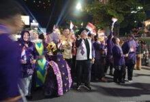 KARNAVAL DI KOTA KEDIRI BERJALAN MERIAH DENGAN BERTEMA &QUOT;GLOW GREEN&QUOT; . 1001417448