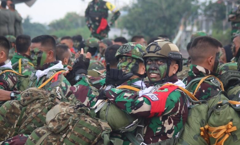 RATUSAN PASUKAN DARI YONIF 501 KOSTRAD TIBA DI BANDARA DEPATI AMIR PANGKALPINANG, UNTUK MELAKUKAN KEGIATAN OPERASI UDARA TERINTEGRASI. 1001432000