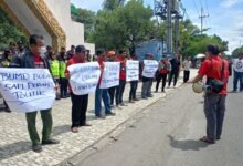 SBMR DESAK DPRD MADIUN TINDAKLANJUTI TUNGGAKAN GAJI BURUH UMBUL SQUARE YANG SUDAH 7 BULAN BELUM DIBAYAR 1001448943