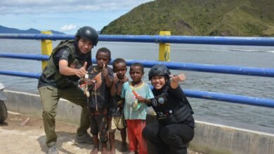 SENTUHAN HUMANIS PERSONEL SATGAS OPS DAMAI CARTENZ BERSAMA MASYARAKAT DAN ANAK-ANAK DI PANIAI IMG 20251110 WA0030