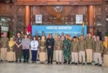 RUMAH SAKIT UMUM DAERAH DR. ISKAK TULUNGAGUNG GANDENG MEDIA PERKUAT TRANSPARASI INFORMASI PUBLIK IMG 20251103 172024