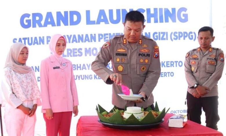 KAPOLRES MOJOKERTO KOTA RESMIKAN SPPG DUKUNG PENUH PROGRAM MAKAN BERGIZI GRATIS U3 IMG 20251101 WA0008
