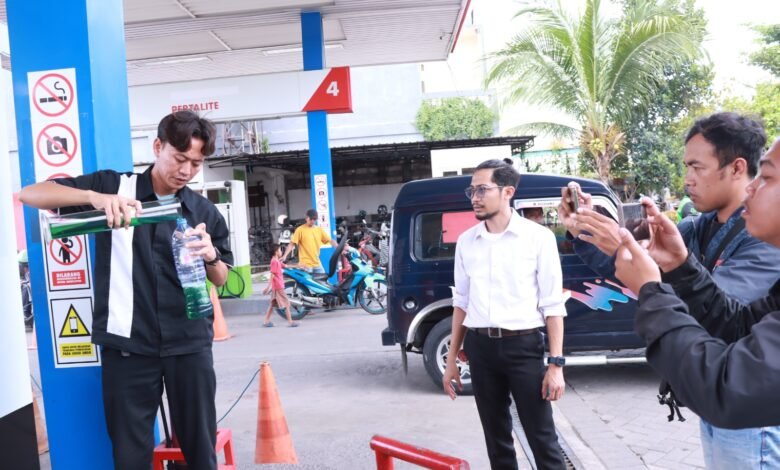 RESPON CEPAT REDAM KEKHAWATIRAN WARGA, POLRES GRESIK SIDAK SEJUMLAH SPBU U3 IMG 20251101 WA0010