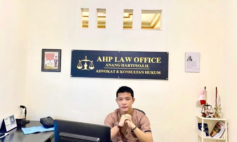 PRAKTIK PENAHANAN JAMINAN DI RSUD CARUBAN MENDAPAT SOROTAN DARI PRAKTISI HUKUM. 1001549652