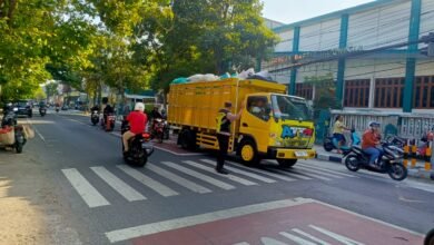 POLRES KEDIRI KOTA GELAR SAPA PAGI, PERSONEL DITERJUNKAN DI TITIK STRATEGIS DEMI KELANCARAN AKTIVITAS WARGA IMG 20251201 WA0001