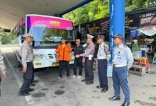 SATLANTAS POLRES KEDIRI KOTA INSPEKSI BUS JELANG NATARU, PASTIKAN ARMADA LAIK JALAN IMG 20251206 WA0018