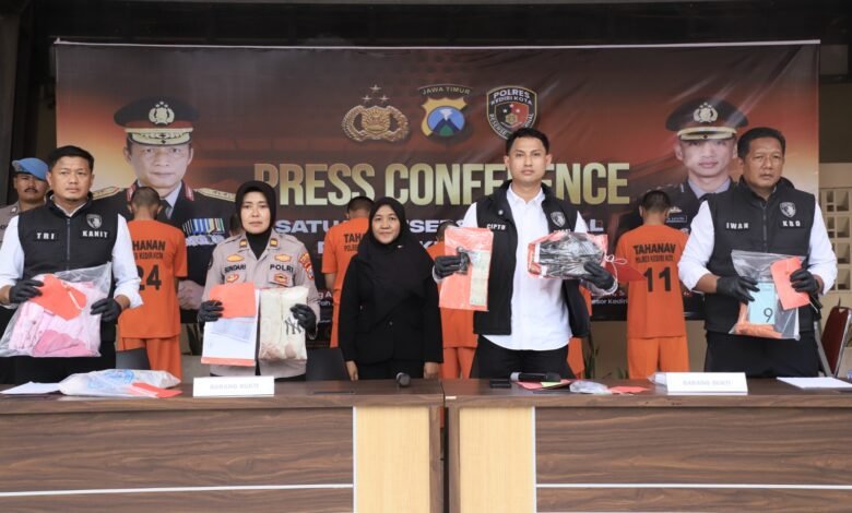 POLRES KEDIRI KOTA UNGKAP KASUS DIANTARANYA PENCABULAN ATAU PERSETUBUHAN IMG 20251208 WA0000