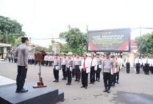 KAPOLRES KEDIRI KOTA BERIKAN PENGHARGAAN KEPADA 53 PERSONEL BERPRESTASI IMG 20251209 WA0013