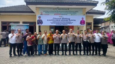 CANGKRUKAN BARENG KAPOLRES KEDIRI HADIRKAN RUANG DIALOG YANG AKRAB BERSAMA MASYARAKAT 10 CANGKRUKAN BARENG KAPOLRES KEDIRI HADIRKAN RUANG DIALOG YANG AKRAB BERSAMA MASYARAKAT IMG 20251211 WA0012