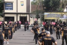 OLAHRAGA BERSAMA DI POLRES KEDIRI KOTA: MENGUATKAN KEBERSAMAAN, MENDEKATKAN PIMPINAN DAN ANGGOTA IMG 20251212 WA0025
