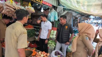 SATGAS PANGAN POLRES TULUNGAGUNG LAKUKAN PENGECEKAN PASAR JELANG NATAL 2025 DAN TAHUN BARU 2026 IMG 20251223 WA0019