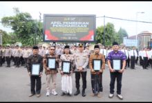 KAPOLRES KEDIRI KOTA BERIKAN PENGHARGAAN KEPADA TOKOH MASYARAKAT BERKONTRIBUSI DALAM HARKAMTIBMAS SCREENSHOT 20251209 195908