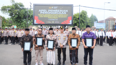 KAPOLRES KEDIRI KOTA BERIKAN PENGHARGAAN KEPADA TOKOH MASYARAKAT BERKONTRIBUSI DALAM HARKAMTIBMAS 11 KAPOLRES KEDIRI KOTA BERIKAN PENGHARGAAN KEPADA TOKOH MASYARAKAT BERKONTRIBUSI DALAM HARKAMTIBMAS SCREENSHOT 20251209 195908