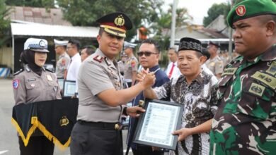 POLRES KEDIRI BERIKAN PULUHAN PENGHARGAAN, APRESIASI DEDIKASI PERSONEL DAN MASYARAKAT 1001753402