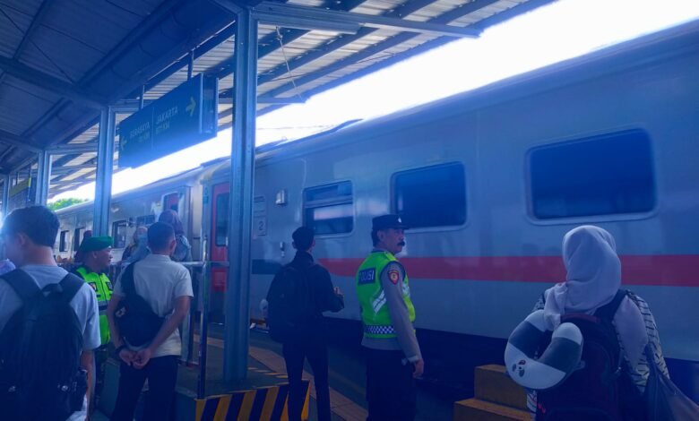 PUNCAK ARUS BALIK LEBARAN POLRES MALANG TINGKATKAN PENGAMANAN DI STASIUN DAN TERMINAL 6 PUNCAK ARUS BALIK LEBARAN POLRES MALANG TINGKATKAN PENGAMANAN DI STASIUN DAN TERMINAL IMG 20260326 WA0015