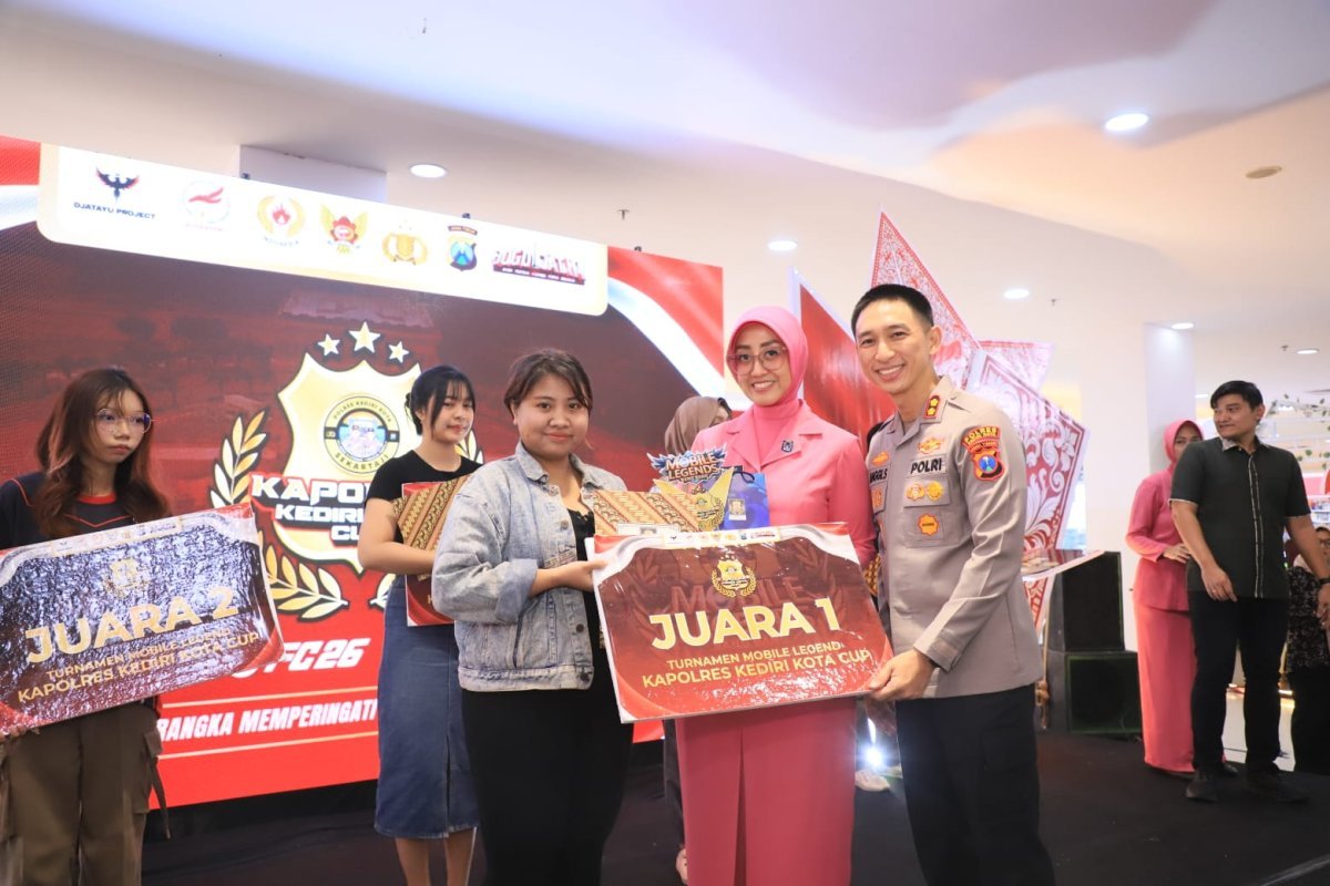 Kapolres Kediri Kota Tutup Pameran dan Bazar UMKM serta Turnamen E-Sport Piala Kapolres dalam Rangka HKGB ke-74 dan Hari Bhayangkara ke-80
