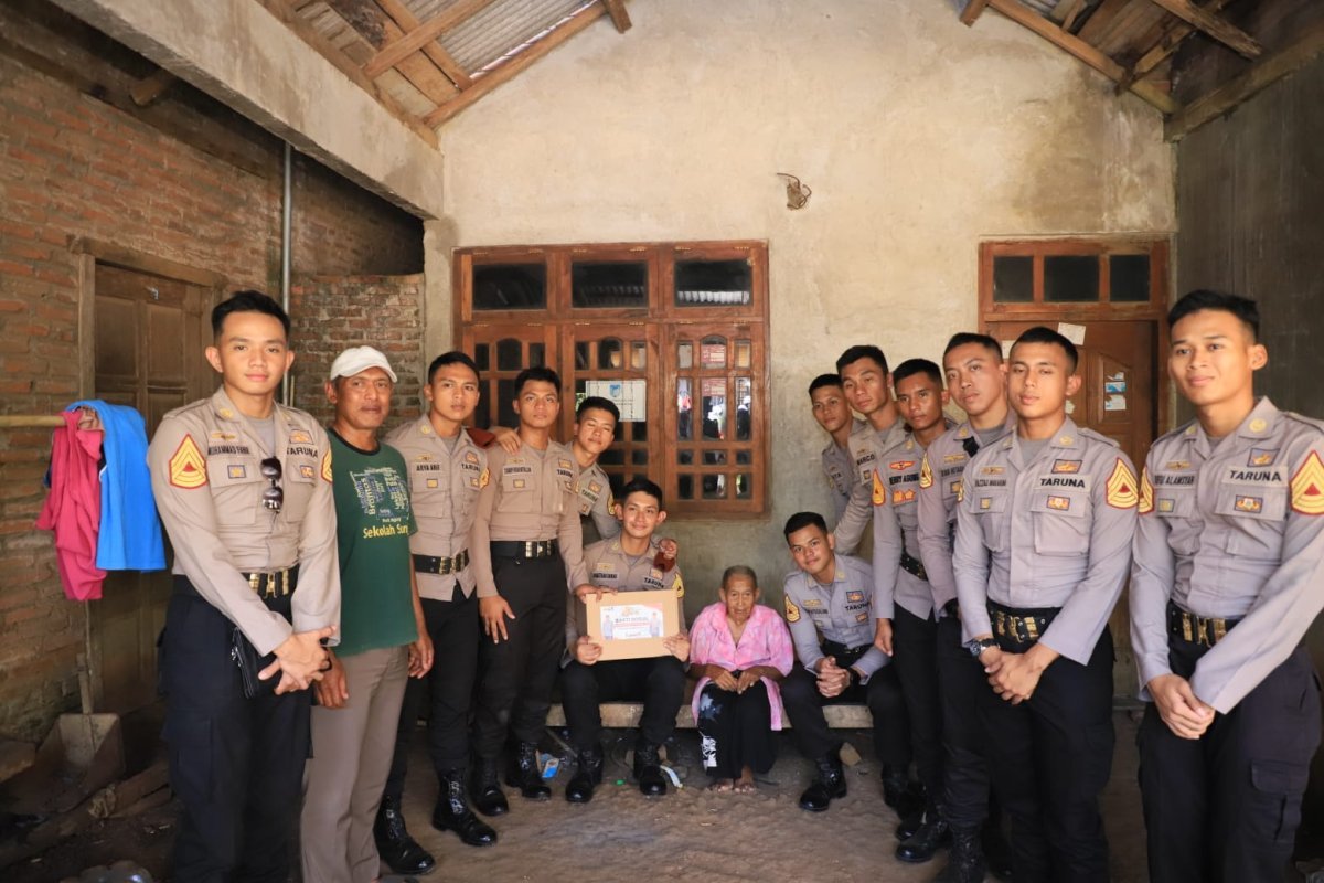 80 Tahun Mengabdi, Polri untuk Masyarakat", Kapolres Kediri Kota dan Taruna Akpol Gelar Bakti Sosial di Desa Kanyoran