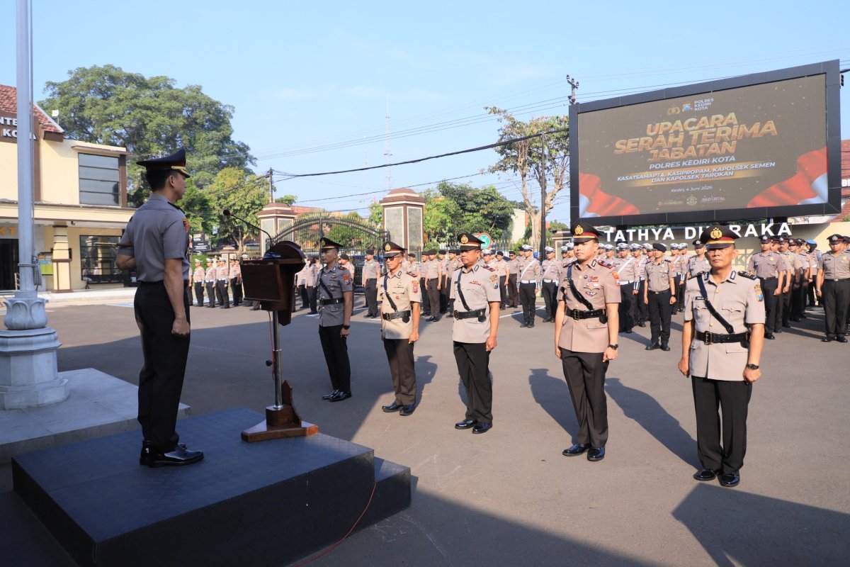 Polres Kediri Kota Gelar Sertijab Pejabat, Kapolres Ingatkan Pentingnya Integritas dan Akuntabilitas