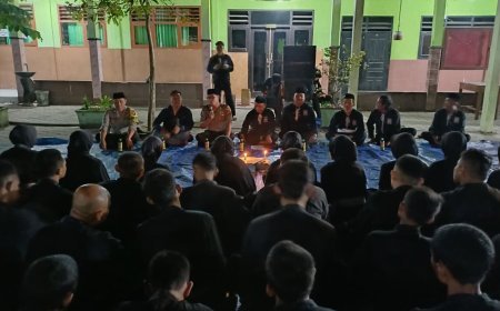 Tirakatan malam satu suro , melestarikan ajaran sakral SH TERATE ,Kapolsek semen  hadir bersama jajarannya.  ‎