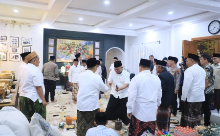 Kapolres Kediri Kota Hadiri Haul Akbar 2026 Ponpes Al Falah Ploso, Ribuan Jamaah Padati Pendopo Pesantren