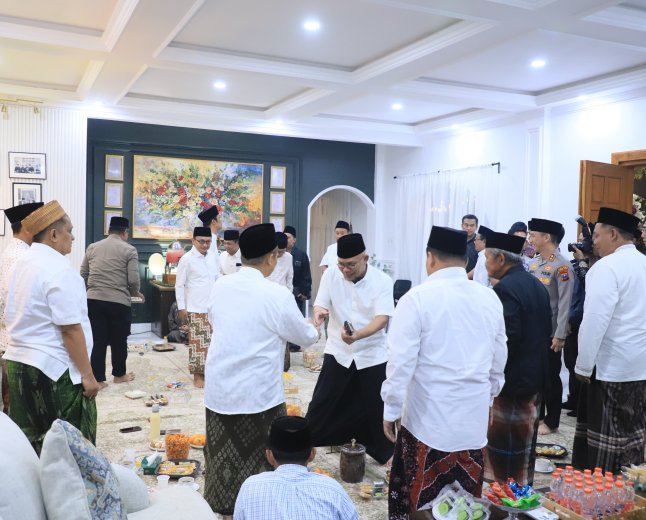 Kapolres Kediri Kota Hadiri Haul Akbar 2026 Ponpes Al Falah Ploso, Ribuan Jamaah Padati Pendopo Pesantren