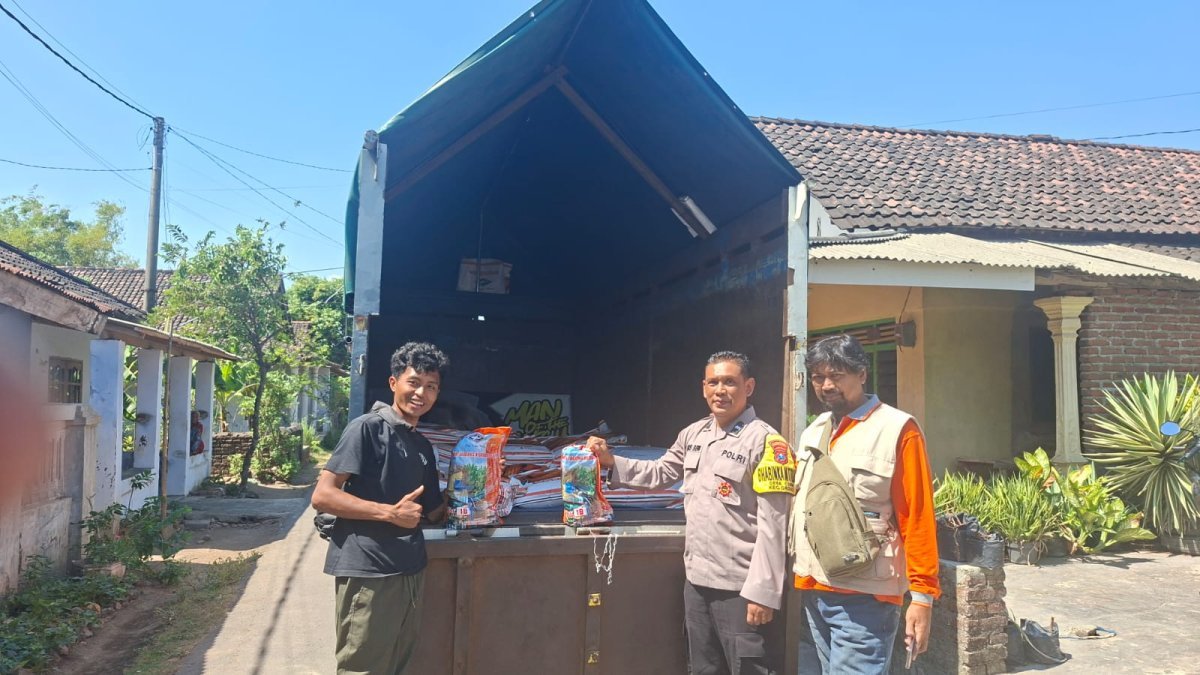 Bhabinkamtibmas Polsek Grogol Kawal Penyaluran Benih Jagung, Dukung Ketahanan Pangan Nasional