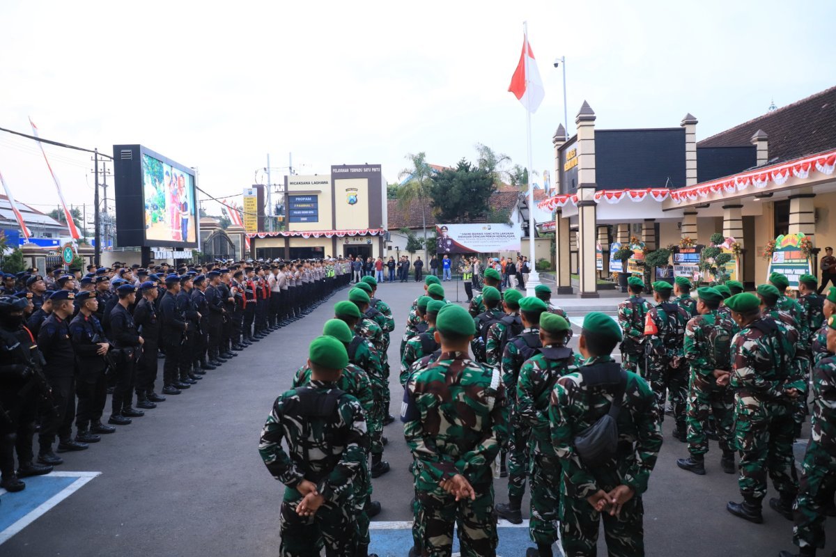 Polri-TNI Bersinergi, Ratusan Personel Siap Kawal Tasyakuran Warga Baru PSHT di Kediri