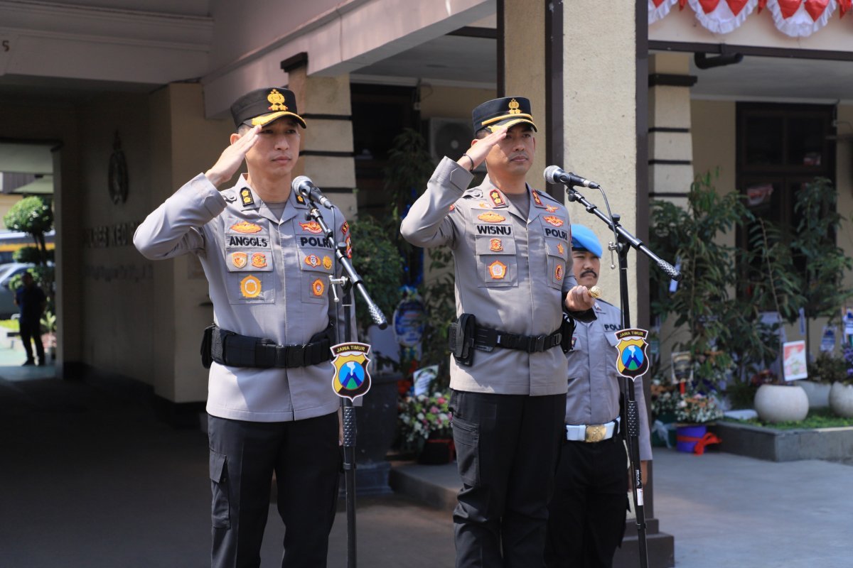 Apel Bersama Penuh Haru, AKBP Anggi Titip Pesan Soliditas kepada Kapolres Baru