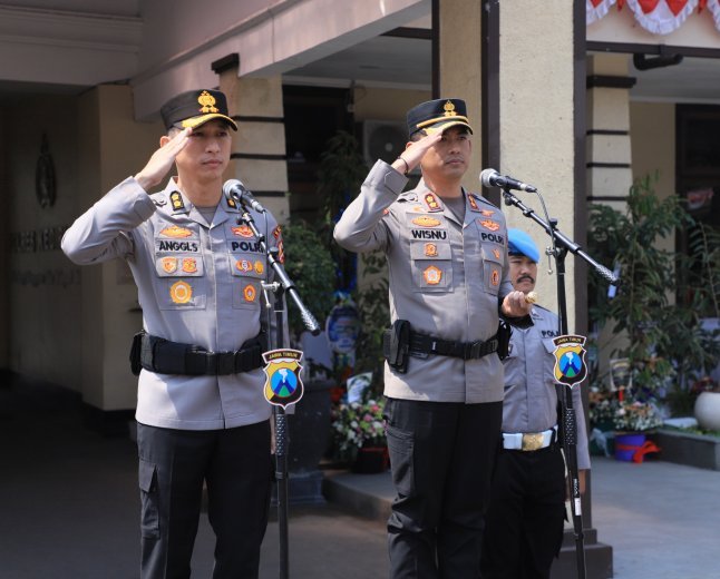 Apel Bersama Penuh Haru, AKBP Anggi Titip Pesan Soliditas kepada Kapolres Baru