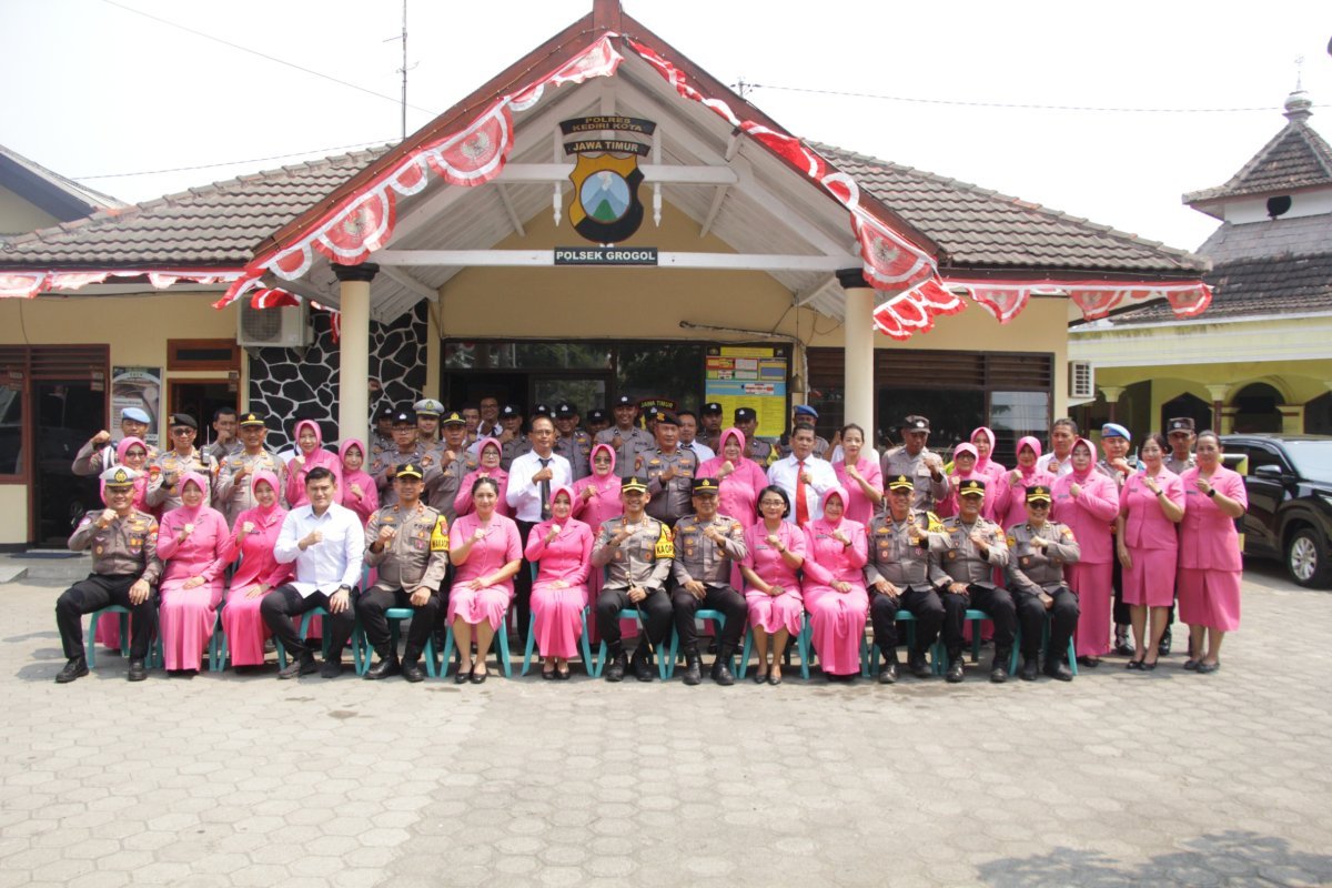 Kunjungi Polsek Grogol, Kapolres Kediri Kota Tekankan Peran Bhabinkamtibmas dan Pelayanan Prima