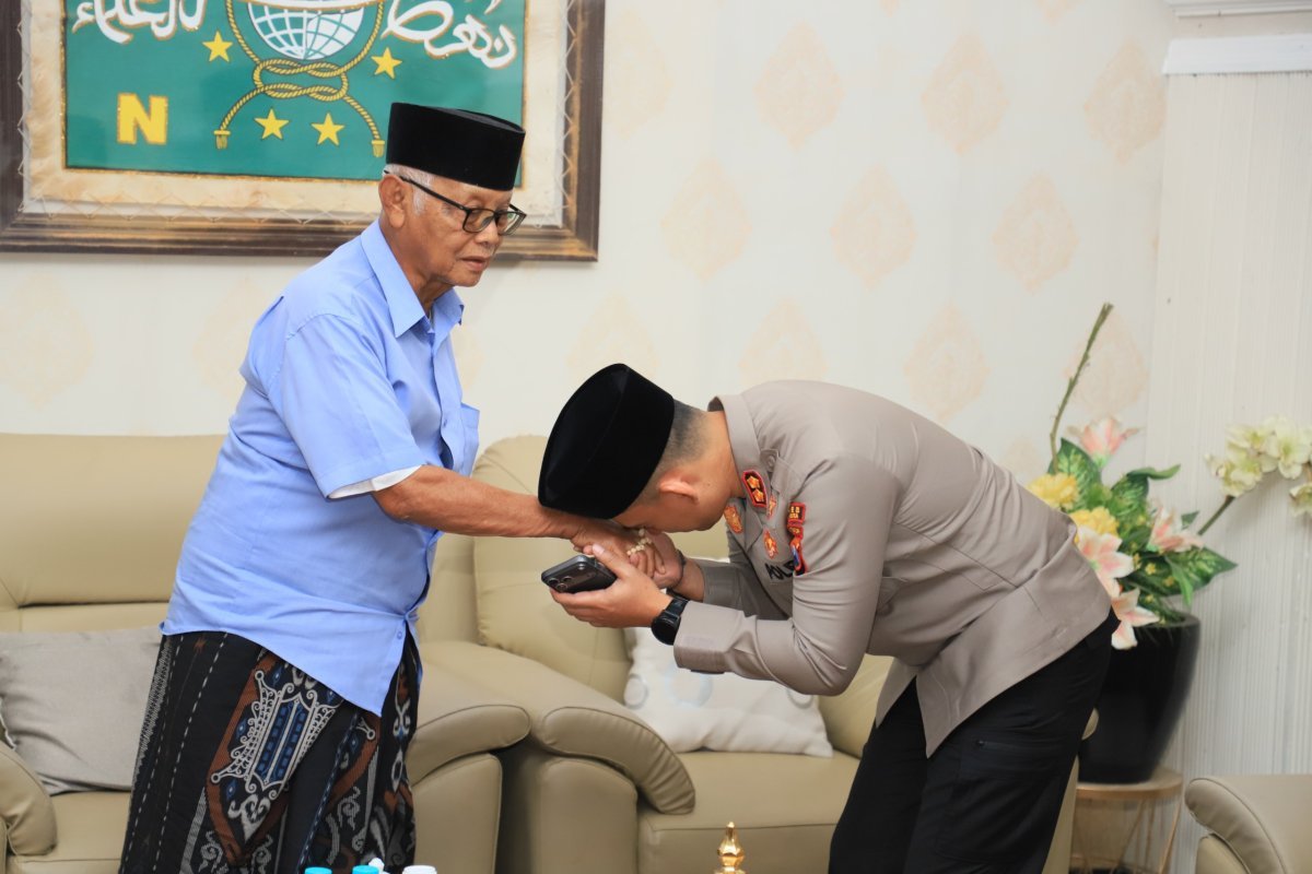 Kapolres Kediri Kota Silaturahmi ke Ketua Umum MUI di Ponpes Al Amien, Perkuat Sinergi Polri dan Ulama