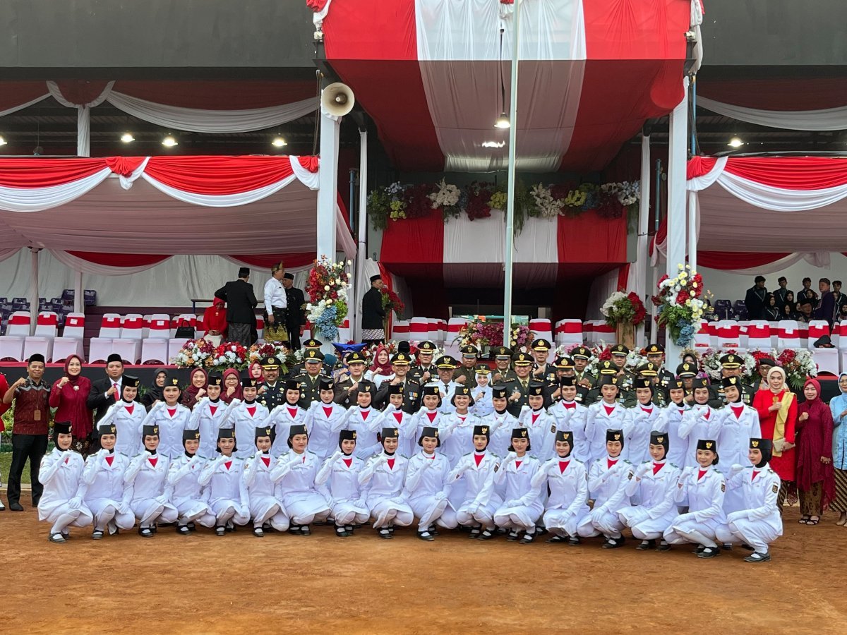 Jaga Semangat Persatuan, Kapolres Kediri Kota Hadiri Upacara Penurunan Bendera di Stadion Brawijaya