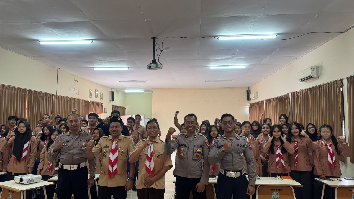Kenali Teknologi, Bijak Menggunakan AI, Polres Kediri Kota Sosialisasikan Paham AI kepada Pelajar SMAN 1 Kediri