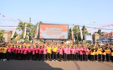 Semangat Kemerdekaan di Polres Kediri Kota, Kapolres dan Ketua Bhayangkari Jadi Peserta Lomba