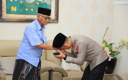 Kapolres Kediri Kota Silaturahmi ke Ketua Umum MUI di Ponpes Al Amien, Perkuat Sinergi Polri dan Ulama