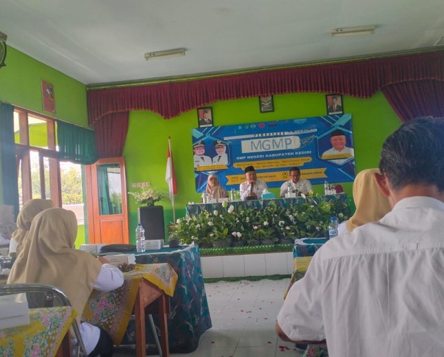 Rakor MKKS dan Pembukaan MGMP SMP Negeri Kabupaten Kediri Resmi Digelar, Kadisdik Tekankan Kolaborasi Wujudkan Pendidikan Bermutu