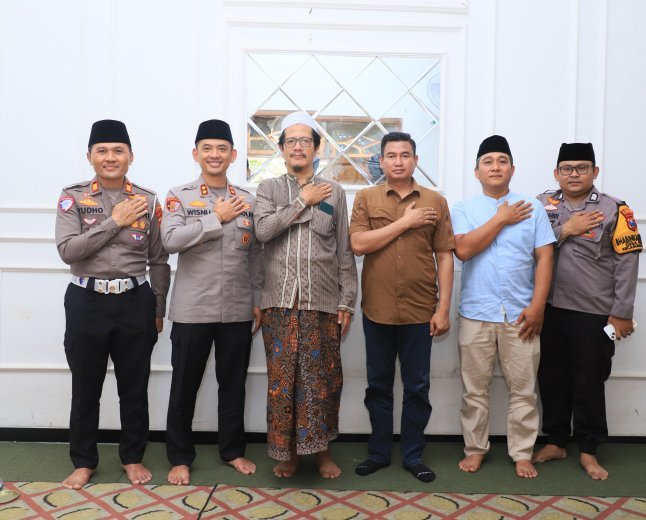 Kapolres Kediri Kota Pererat Silaturahmi dengan Ketua PCNU Kabupaten Kediri, Perkuat Sinergi Ulama dan Kepolisian