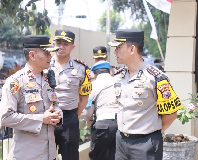 Kunjungan Kerja ke Polsek Mojo dan Pesantren, AKBP Wisnu Tekankan Bhabinkamtibmas sebagai Wajah Polri di Tengah Masyarakat