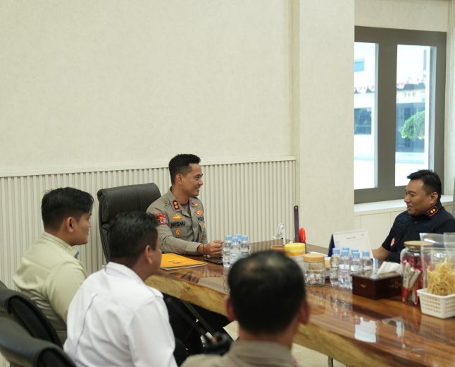 Perkuat Sinergi Pengawasan WNA, Kapolres Kediri Kota Terima Kunjungan Kakanim Kediri