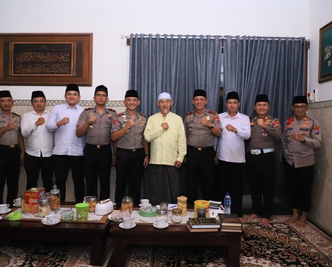 Kapolres Kediri Kota Silaturahmi ke Pengasuh Ponpes Lirboyo, Perkuat Sinergi Polri dan Ulama