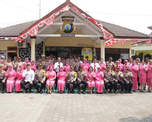 Kunjungi Polsek Grogol, Kapolres Kediri Kota Tekankan Peran Bhabinkamtibmas dan Pelayanan Prima