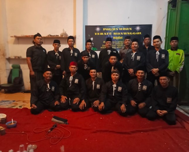 ‎Menjaga silaturahmi warga SH terate, Paguyuban Terate manunggal Kediri (PTMK)  Acarakan rutinan kumpul dulur dan doa bersama.